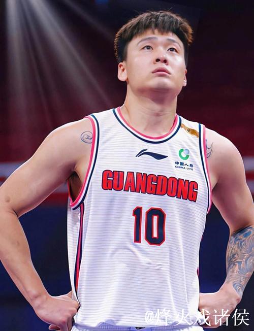 本赛季最强本土双子星! 男篮队长赵睿迎来加盟北京首钢男篮首秀 本赛季最强本土双子星! 男篮队长赵睿迎来加盟北京首钢男篮首秀